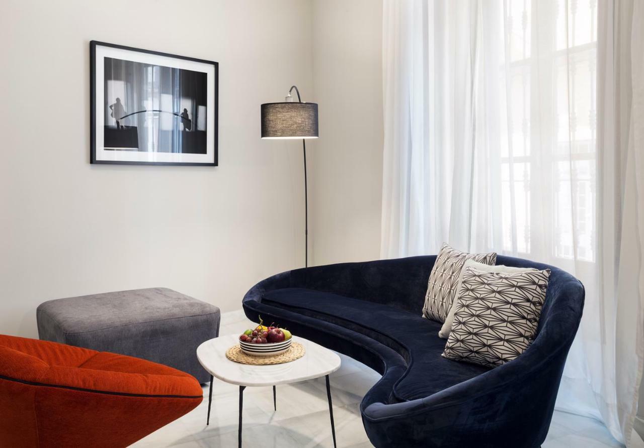 Apartamentos One Shot Conde De Torrejon Sevilla Bagian luar foto