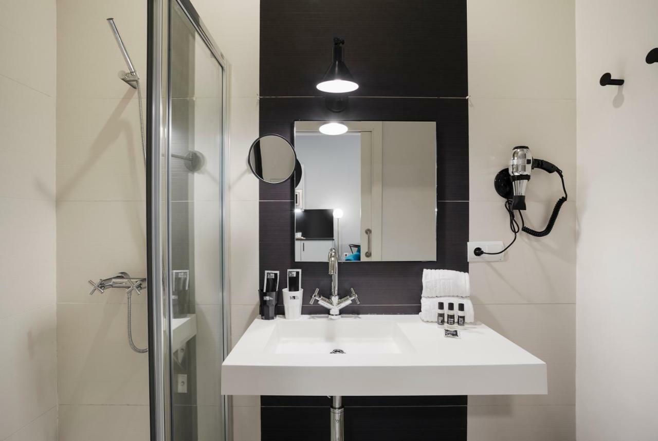 Apartamentos One Shot Conde De Torrejon Sevilla Bagian luar foto