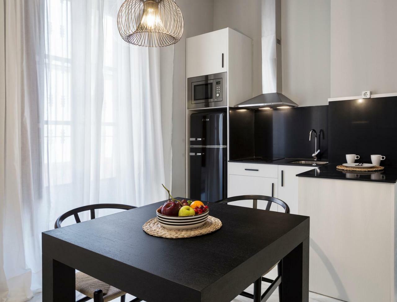 Apartamentos One Shot Conde De Torrejon Sevilla Bagian luar foto
