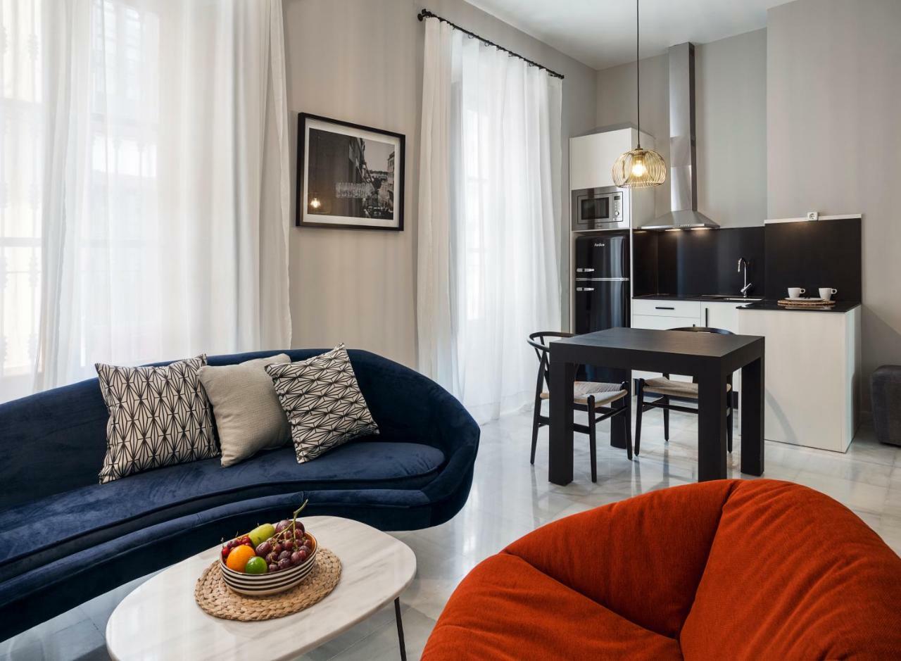 Apartamentos One Shot Conde De Torrejon Sevilla Bagian luar foto