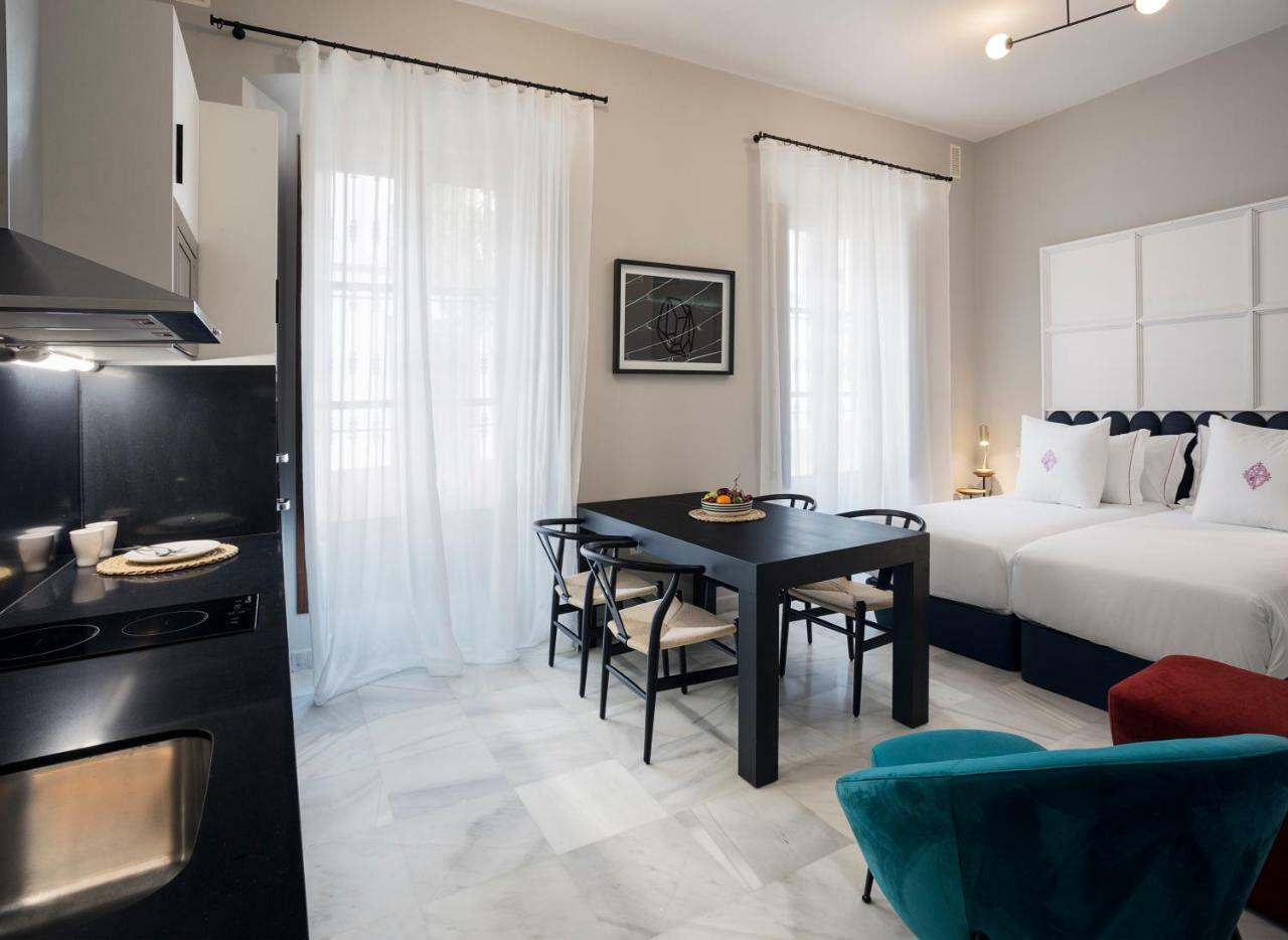 Apartamentos One Shot Conde De Torrejon Sevilla Bagian luar foto
